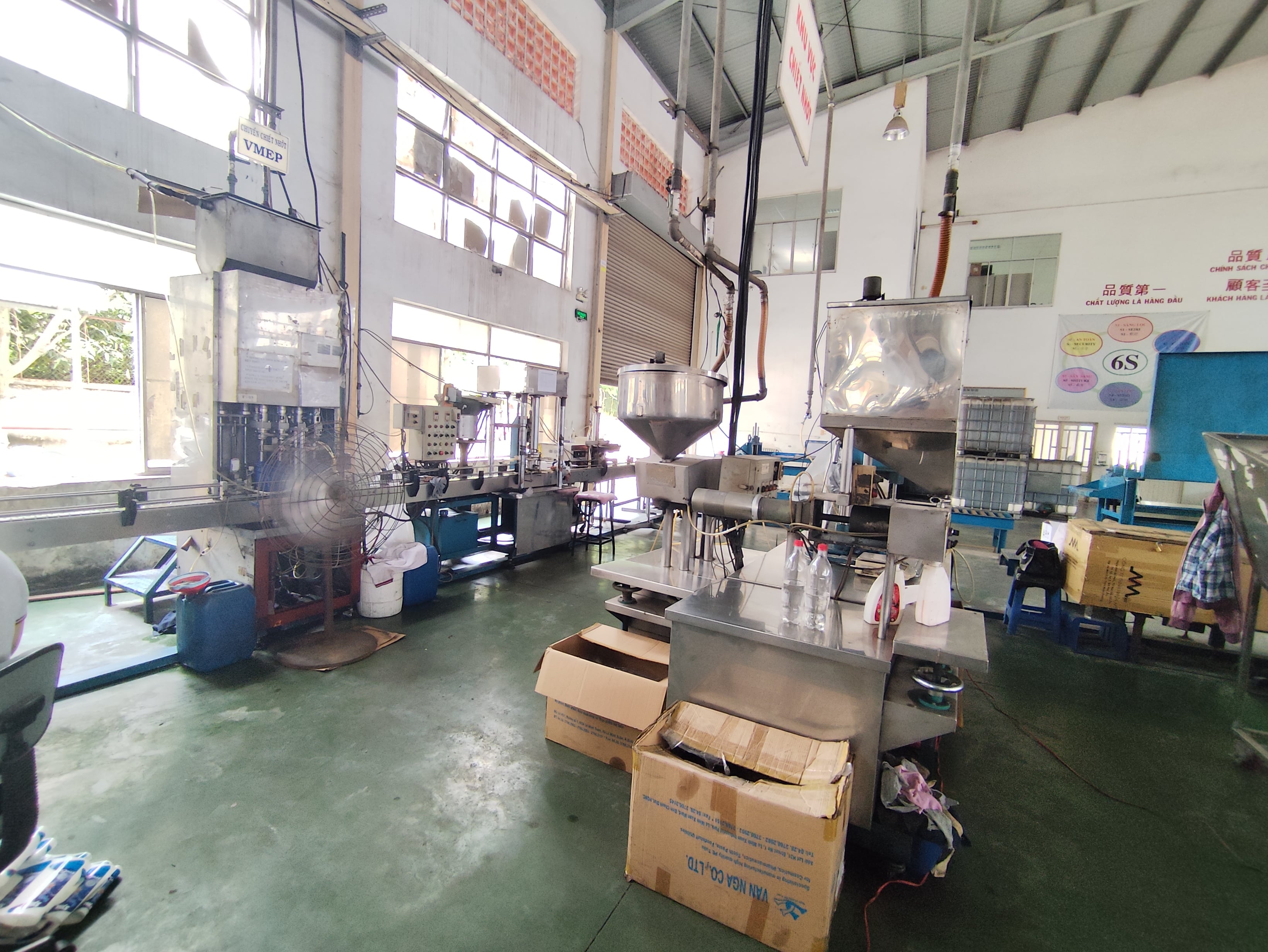 Oil filling line.jpg